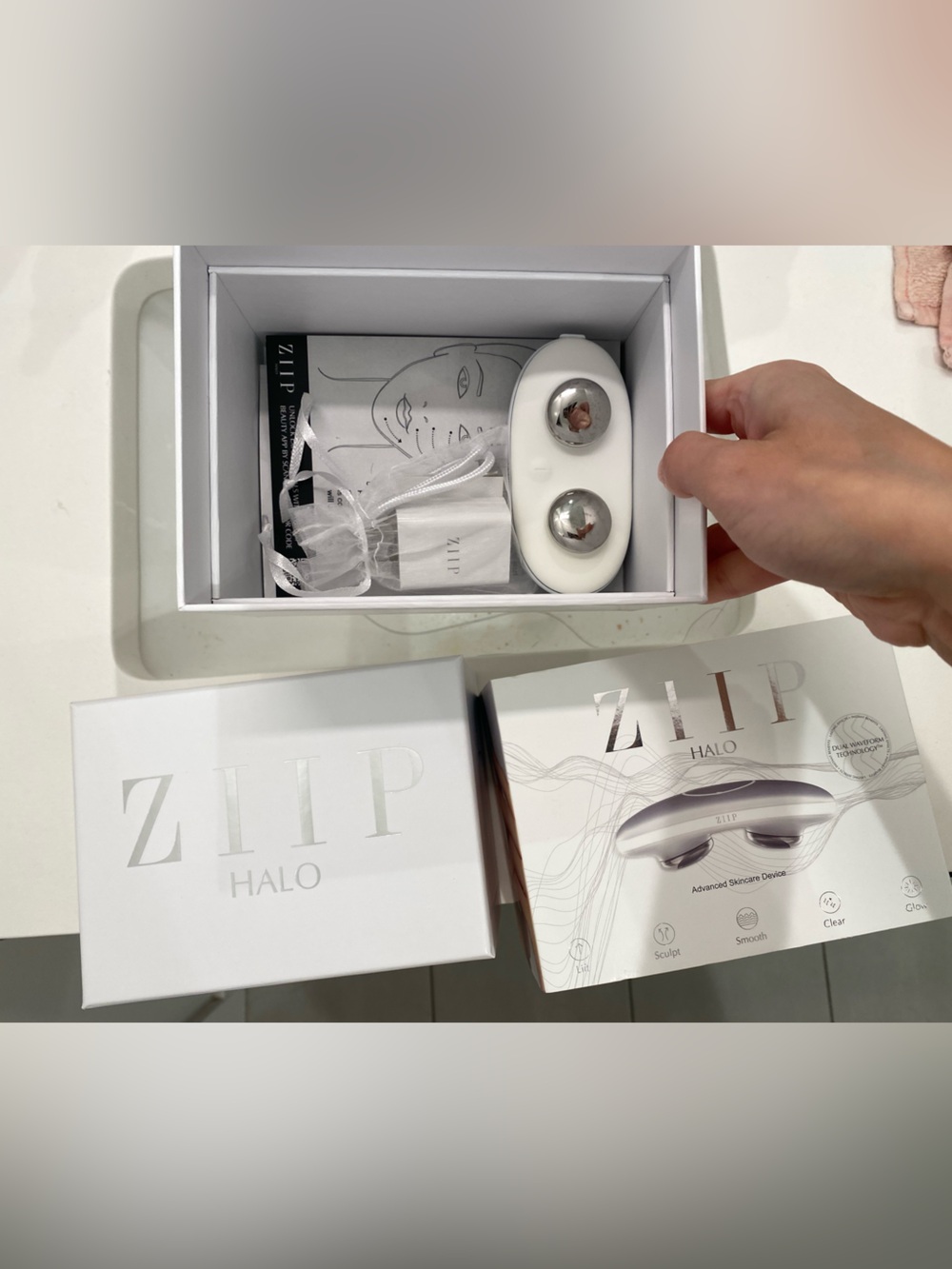 ZIIP HALO
All-In-One Microcurrent Facial Device (Excellent condition